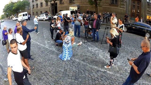 Жена легна на бул. Дондуков в знак на протест срещу правителството ... протест #ден70  за #оставка
