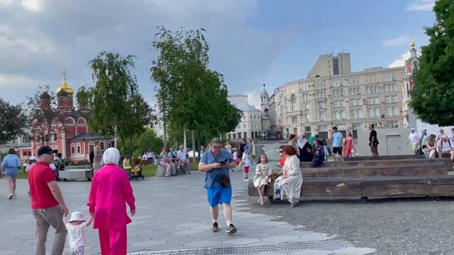 Невероятное путешествие по Москве: история, веселье и секреты! смотреть онлайн