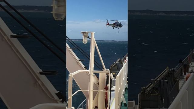 Черезвычайная ситуация, высадка лоцмана на борт судна смотреть онлайн