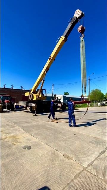 Работа кипит полным ходом. Выгрузка посевного комплек смотреть онлайн