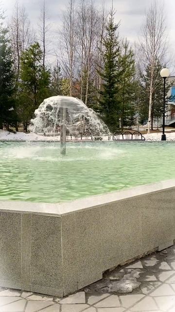 В городе включили фонтанчик ☺️ смотреть онлайн