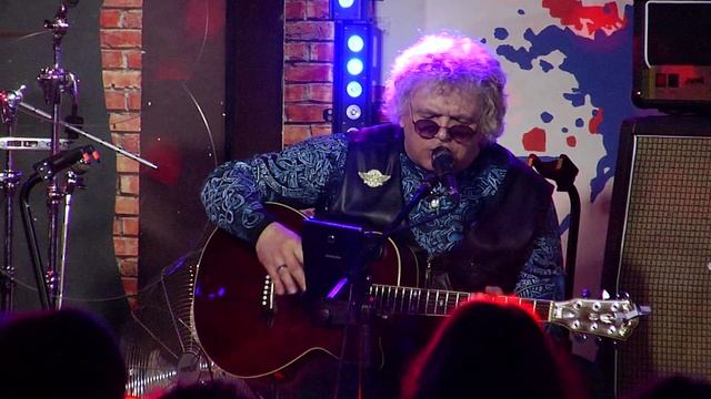 2025-05-01 - Алекс Солодков (Вихорев Пилигрим) - Первомайская Акустика в клубе «Big Ben»