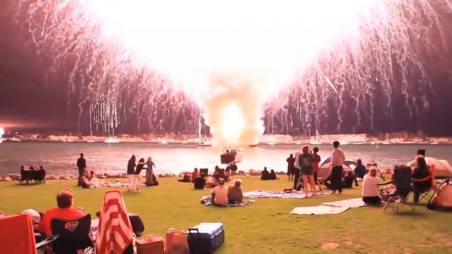 В Сан-Диего шоу фейерверков должно было идти около 18 минут, но из-за сбоя все заряды за 25 сек... смотреть онлайн