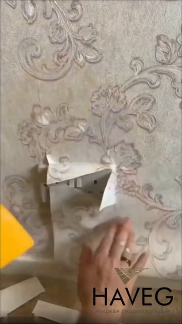 Как вырезать обои под розетку и выключатель смотреть онлайн