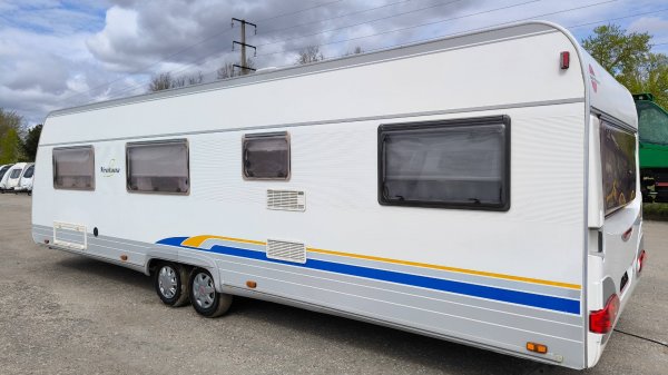 Двухосный автодом от немецкого производителя BURSTNER на 8 мест с отличной планировкой с ALDE