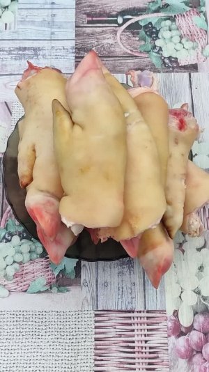 Свиные ножки в казане