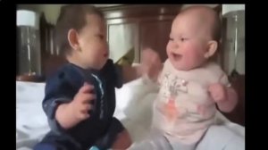 😀 Смешные маленькие дети общаются, играют 3