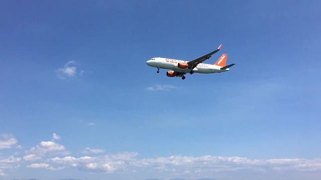 Захватывающая посадка самолета. Низкий полет самолет? смотреть онлайн
