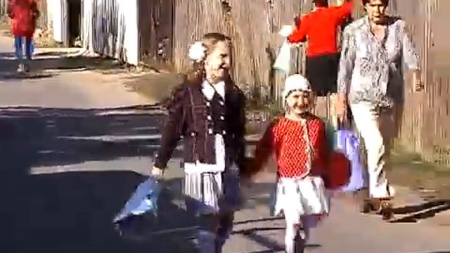 Первый раз в первый класс. 2004год.