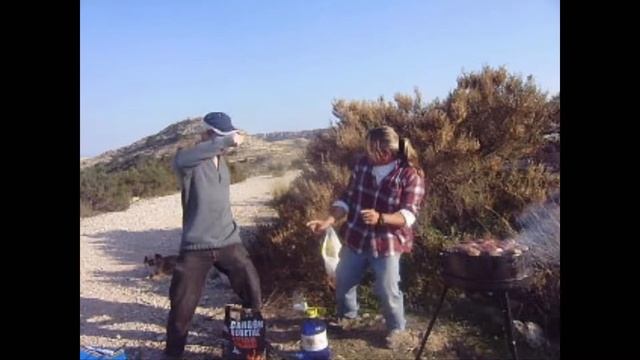 Прикольно танцуют русский и кубинец под Alors on danse смотреть онлайн