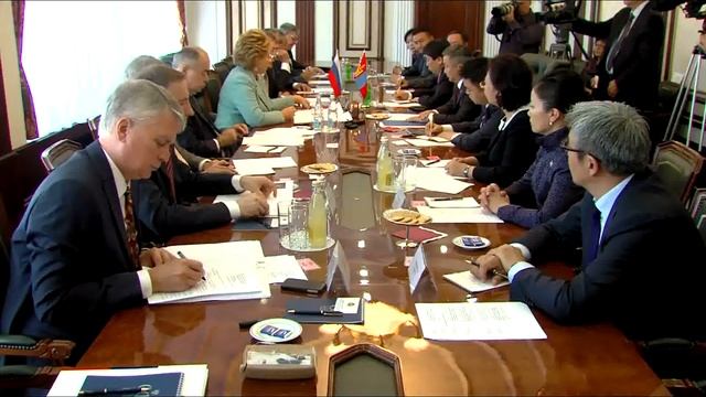 ОХУ-ын Холбооны Хурлын Холбооны Зөвлөлийн дарга В.И.Матвиенкотой хэлэлцээ хийв смотреть онлайн