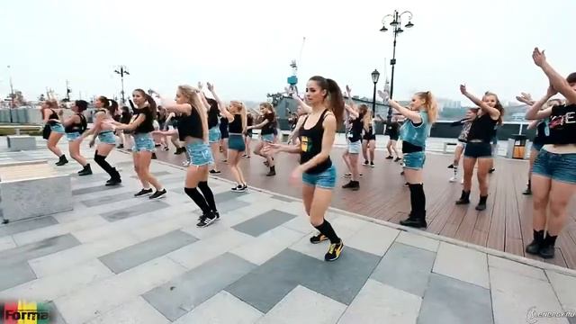 Флешмоб от CCT Forma ко дню города смотреть онлайн