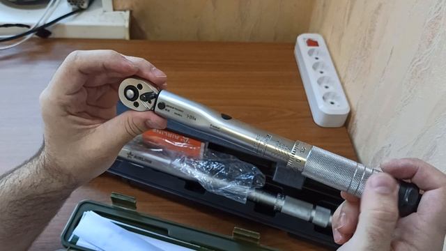 выставляем момент на динамометрическом ключе