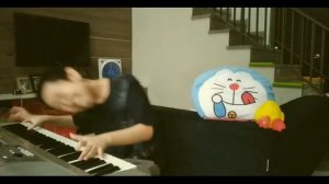 мальчик с ума сошел играет на пианино сумасшедший палец 9