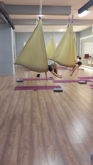 стрейтчинг в гамаках #стрейчинг #гамак #растяжка #фитн? смотреть онлайн