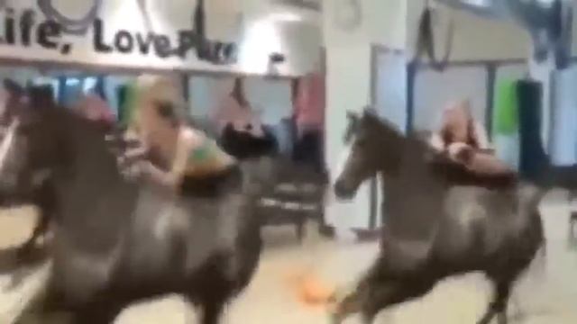 ЛУЧШИЕ ПРИКОЛЫ И НЕУДАЧИ 2015 СМЕШНОЕ ВИДЕО ПОДБОРКА_15.07.2015.MP4 смотреть онлайн