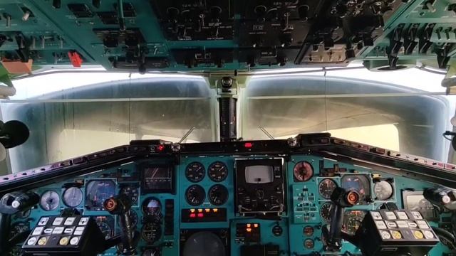 Опускаем нос на сверхзвуковом лайнере Ту-144 смотреть онлайн