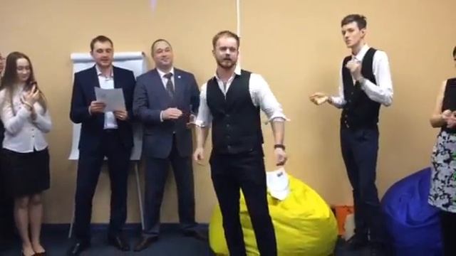 Поздравление с 8 Марта в "Вуз-банке" смотреть онлайн