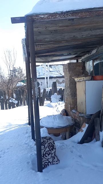 Вот такие огромные сосульки висят с навеса над наружн? смотреть онлайн