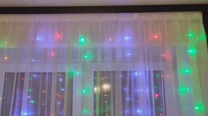 Как прикрепить гирлянду на окно?