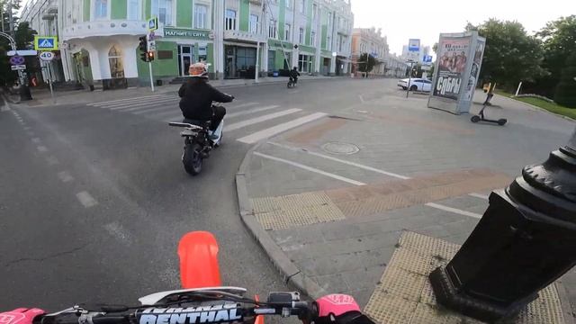 Стант по городу на питбайках смотреть онлайн