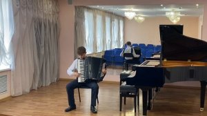 Р н.п."Златые горы", обработка Б. Самойлова.
Исполняет Малков Николай