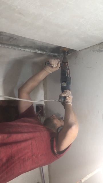 Штробирование стены для проводки электрики