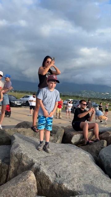 Самолет пролетает прямо над вами! Лучшее место для фот смотреть онлайн