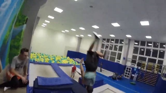 прикольные трюки на батуте смотреть онлайн