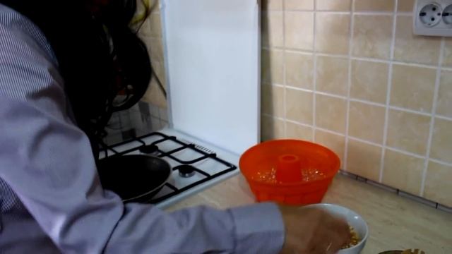 НОВАЯ НЯНЯ приготовила детям ПОПКОРН из ОРБИЗ Popcorn from ORBEEZ смотреть онлайн