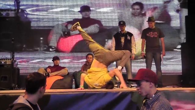 Хип Хоп линия 2010 - b-boy solo - Cheer VS. Olli..G смотреть онлайн