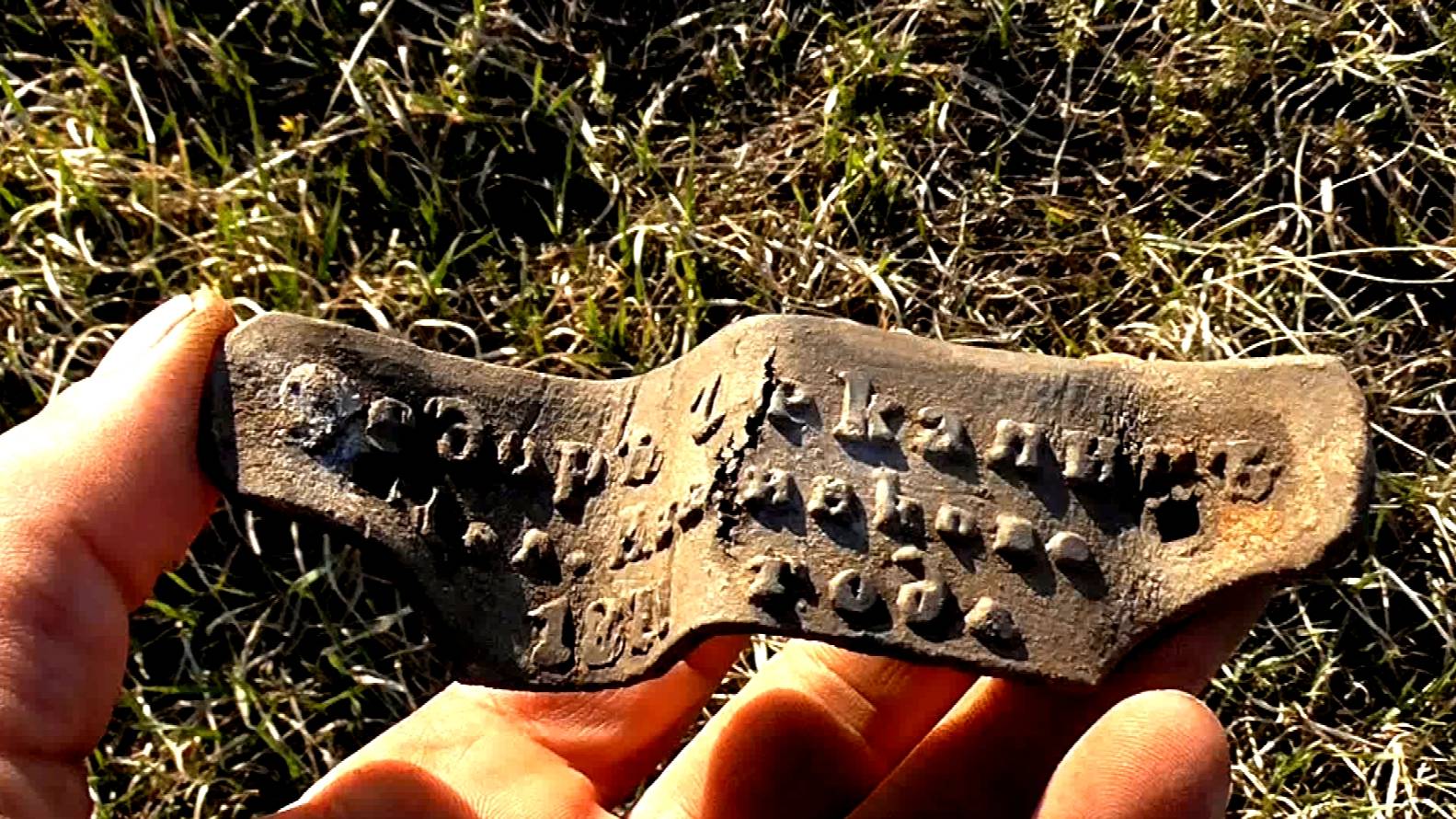 Находки в пыли подпола заброшки. смотреть онлайн