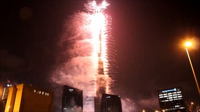 Дубай, башня Бурдж Халифа, новогодний салют. смотреть онлайн
