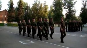 Солдаты маршируют под Леди Гагу