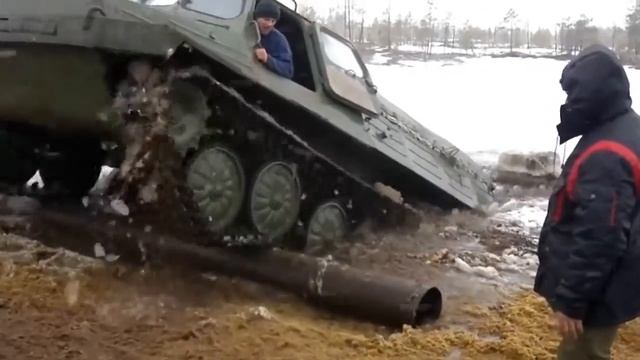 Как вытаскивать гусеничный вездеход без трактора смотреть онлайн