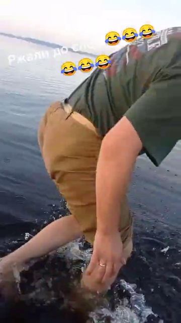 Юмор на рыбалке #рыбалка #fishing #болото #rek #водоем #озеро смотреть онлайн