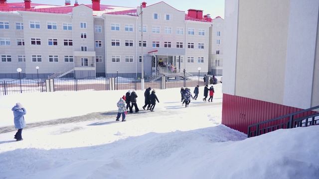 На базе школы прошли учения по отработке сценариев захвата заложников и атаки дрона смотреть онлайн