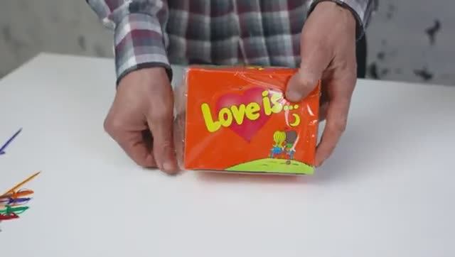 Шоколадный фондю-фонтан против Kinder Surprise и эксперимента с жевательной резинкой смотреть онлайн