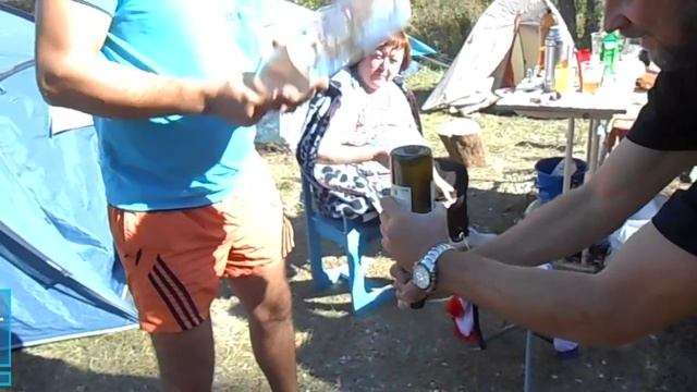 Как открыть бутылку вина без штопора. :) смотреть онлайн