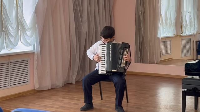 Дм. и Дан.Покрасс "Москва майская", исп.Георгий Уткин смотреть онлайн