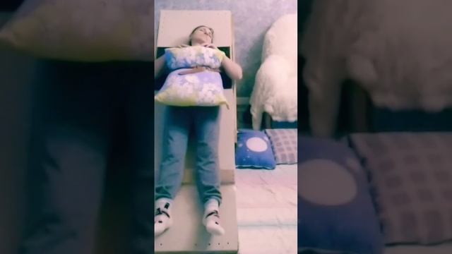 З подушкою комфортно, ремінь не давить під ребра. Витяжка хребта. смотреть онлайн