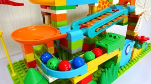 РАЗНОЦВЕТНЫЕ ВИДЕО ДЛЯ ДЕТЕЙ ЯРКИЕ МУЛЬТИКИ ПРО МАШИНКИ И ШАРИКИ СМОТРЕТЬ КАНАЛ ИГРАЛКИ-ЗАЛИПАЛКИ