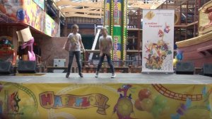 Дуэт Жаркова Алиса, Никифорова Алина - танцуют  ученики группы хип-хоп,  педагог Ксения Попова