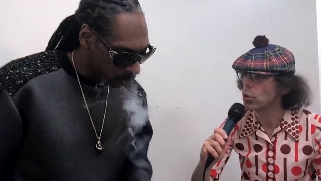 Nardwuar vs Snoop Dogg 2017 русская озвучка смотреть онлайн
