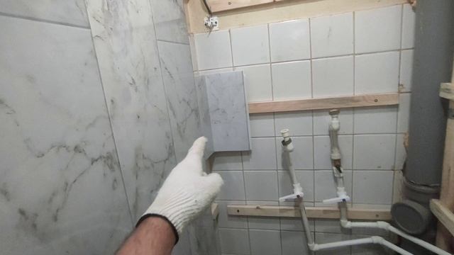 Отделка ПАНЕЛЯМИ ПВХ своими руками. Ремонт туалета, монтаж панелей ПВХ и потолочные панели ПВХ. смотреть онлайн