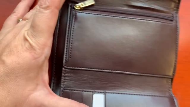 Y311 Аксессуар от DIOR. Швейцарские часы MOVADO. И сумки из бутика COACH. смотреть онлайн