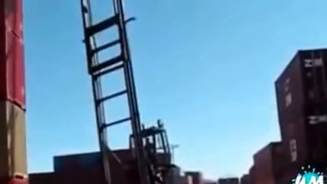 Фейлы рабочих / Ultimate Workers Fail Compilation смотреть онлайн