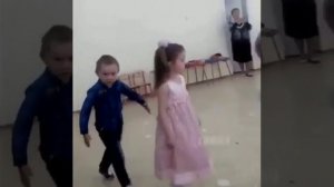 Розы гибнут на газонах, а шпана в красных детсадах