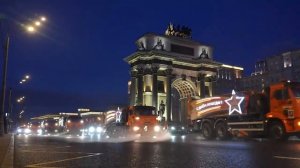 Дорожно-коммунальную технику в Москве украсили в честь Дня Победы!