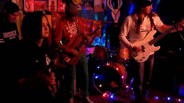Молодые пацаны - Кресты (live @108cafeshop 31.10.2015) смотреть онлайн